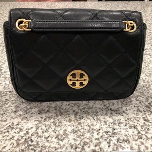 Small shoulder luxury bag. Can be used as a shoulder bag or crossbody bag.